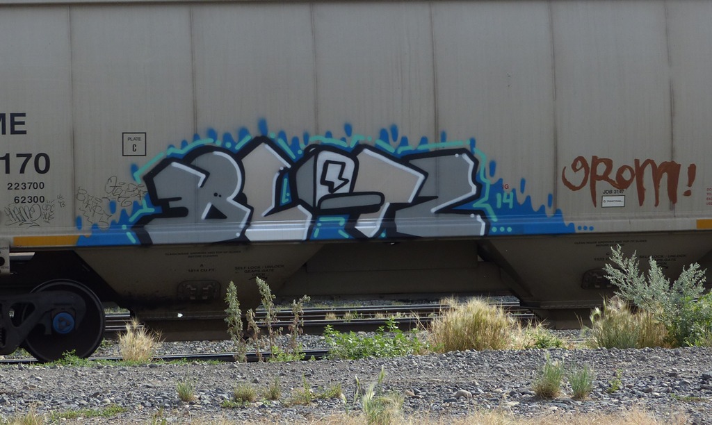404698