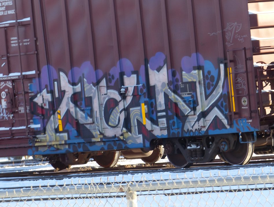 404226